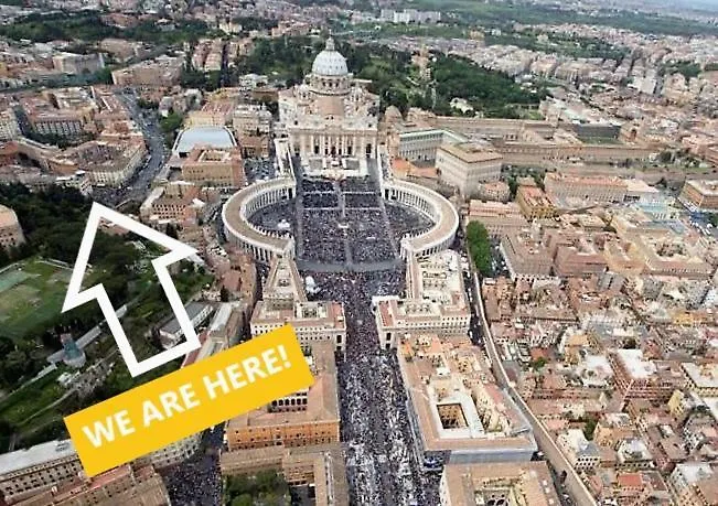 In Front Of The Vatican דירה